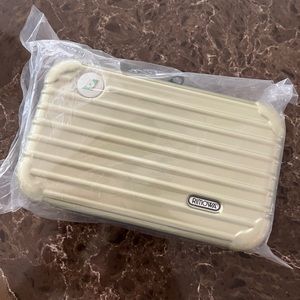 Rimowa (light green) X Eva Air Amenity Kit